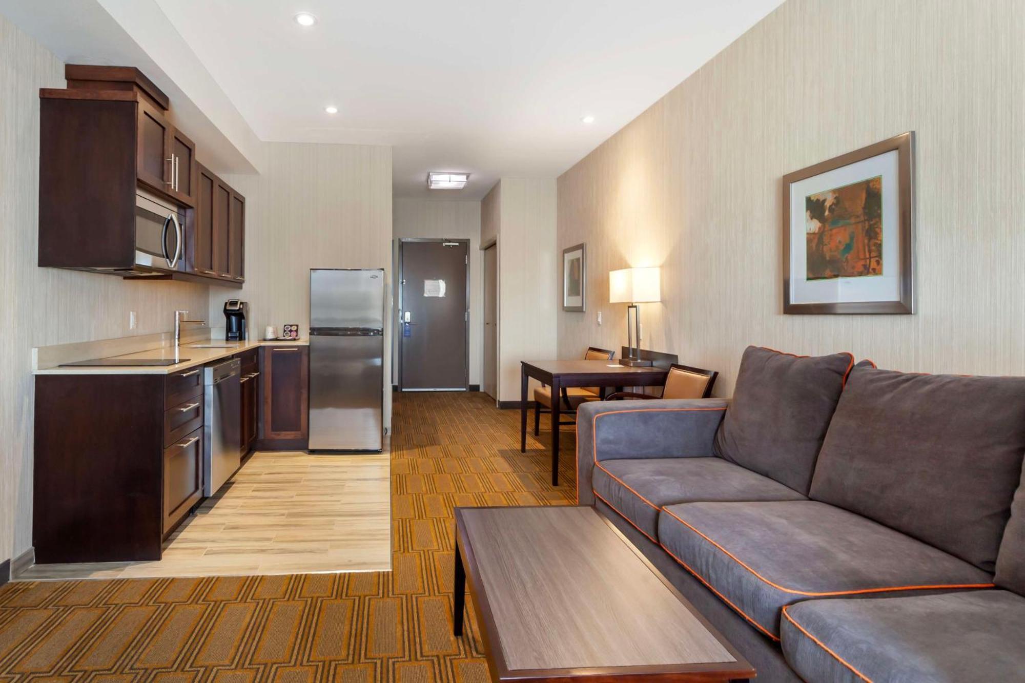 Best Western Plus Chateau Fort St. John Exterior photo